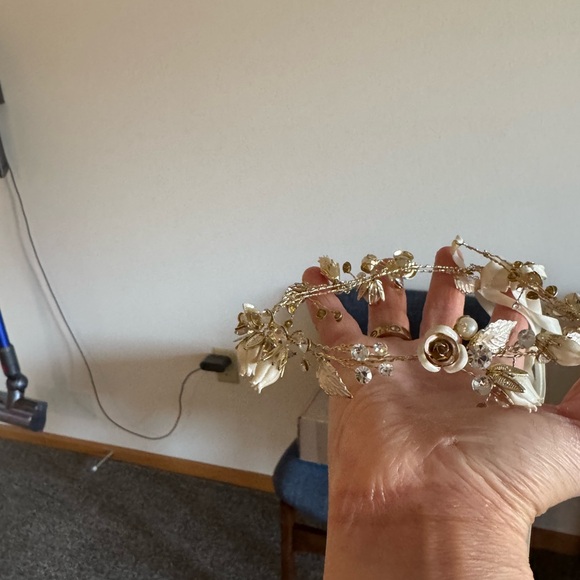 Elegant Gold Floral Headband